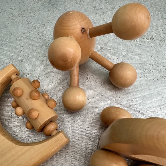 4 Lot of Wooden Hand Held Massagers for The Total Body By Essential Design - Picture 10 of 12